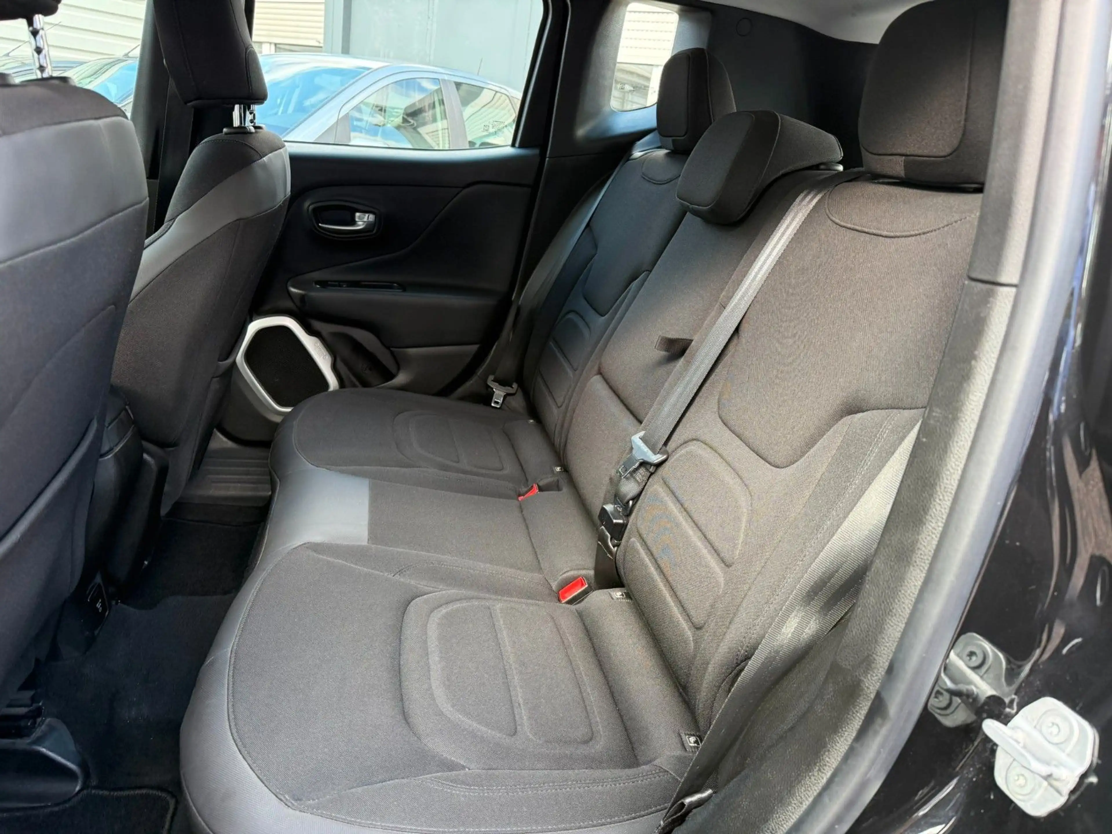 Jeep Renegade Limited FWD — photo 10