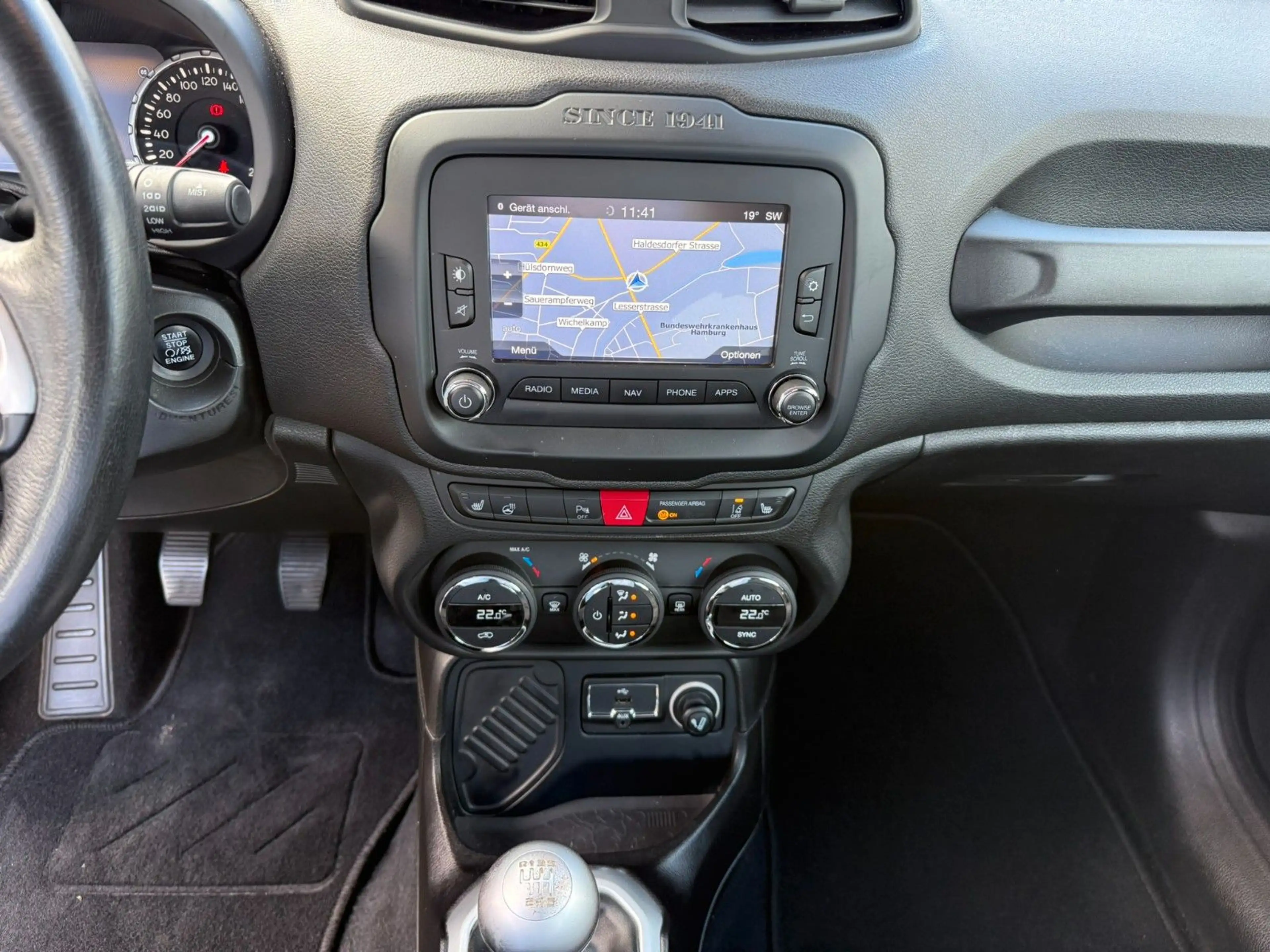 Jeep Renegade Limited FWD — photo 8