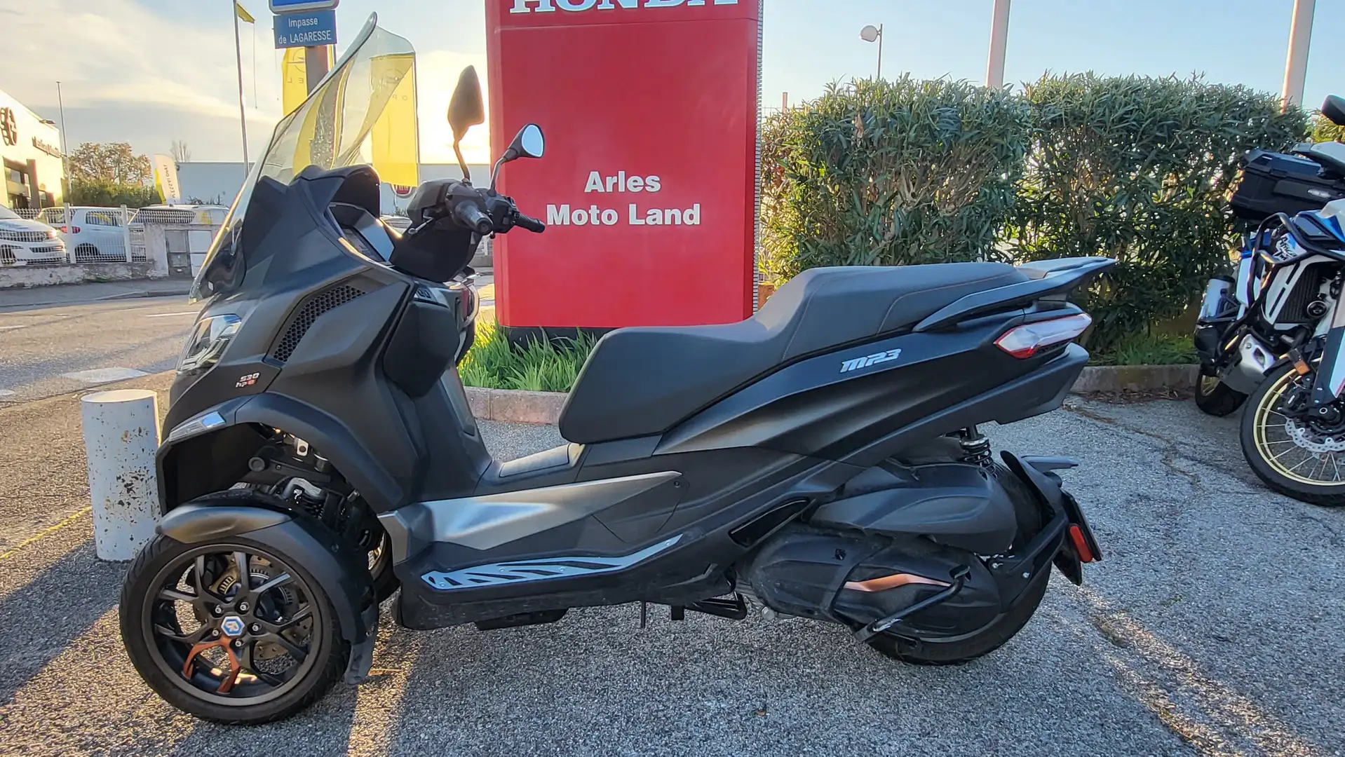 Piaggio MP3 530 Noir - 1