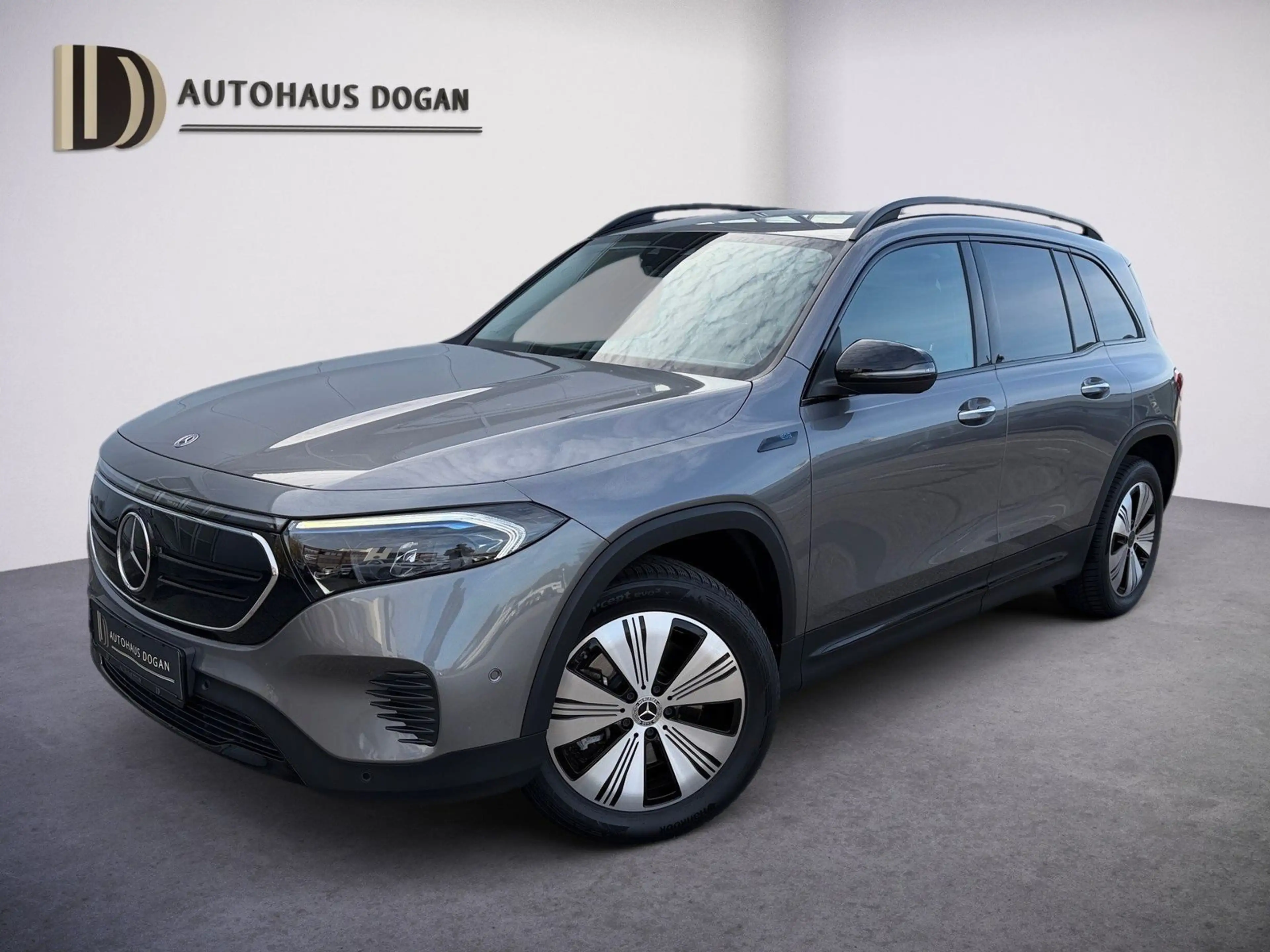 Mercedes-Benz EQB 250 7-Sitze*Kamera*ACC*Night Paket*Sitzhzg*