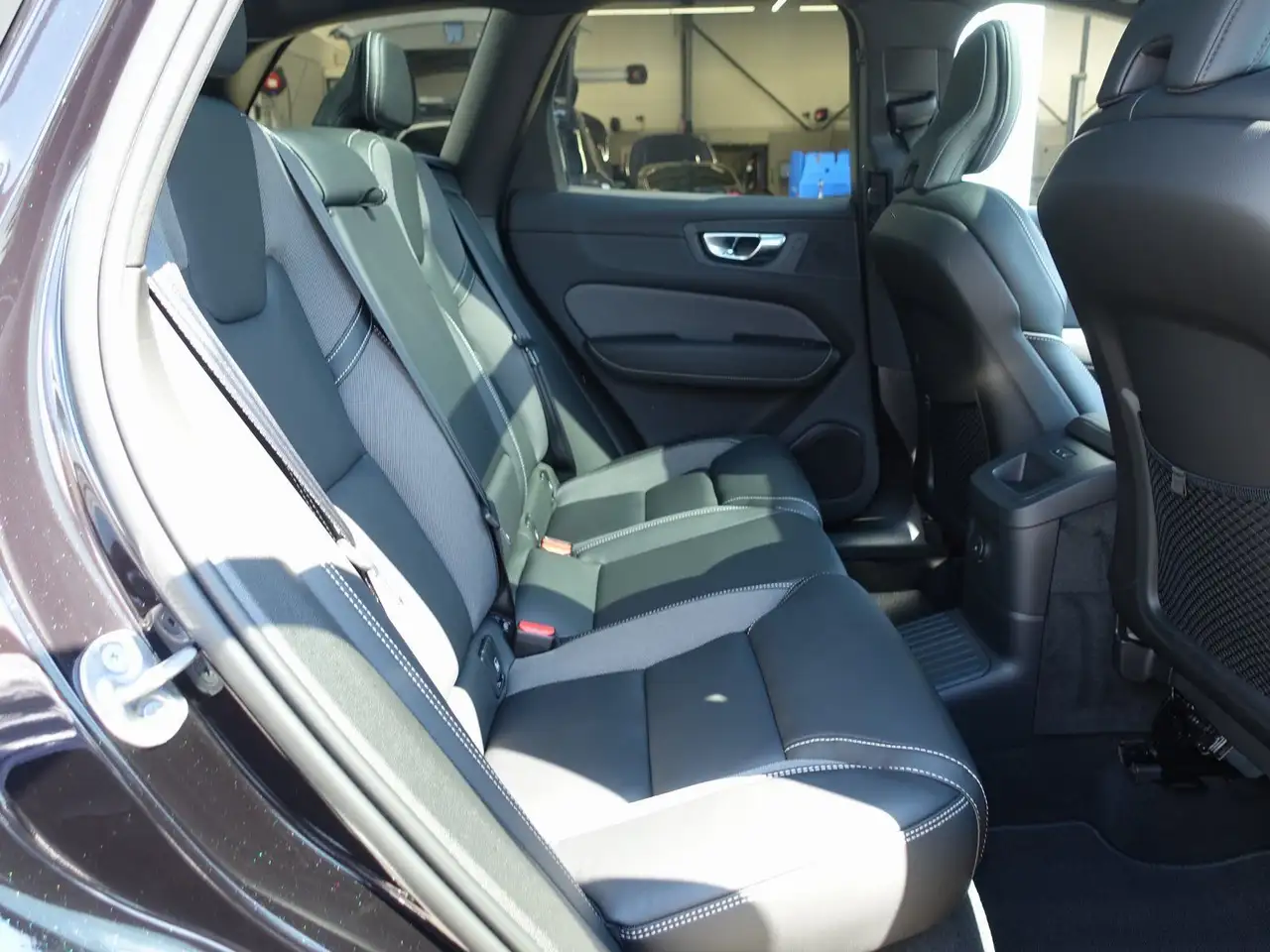 Volvo XC60 2025 — фото 11