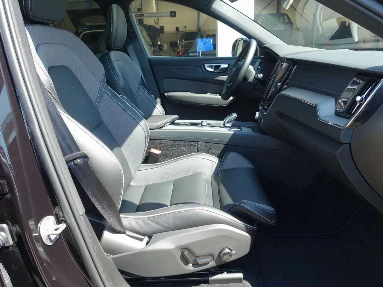 Volvo XC60 2025 — фото 10