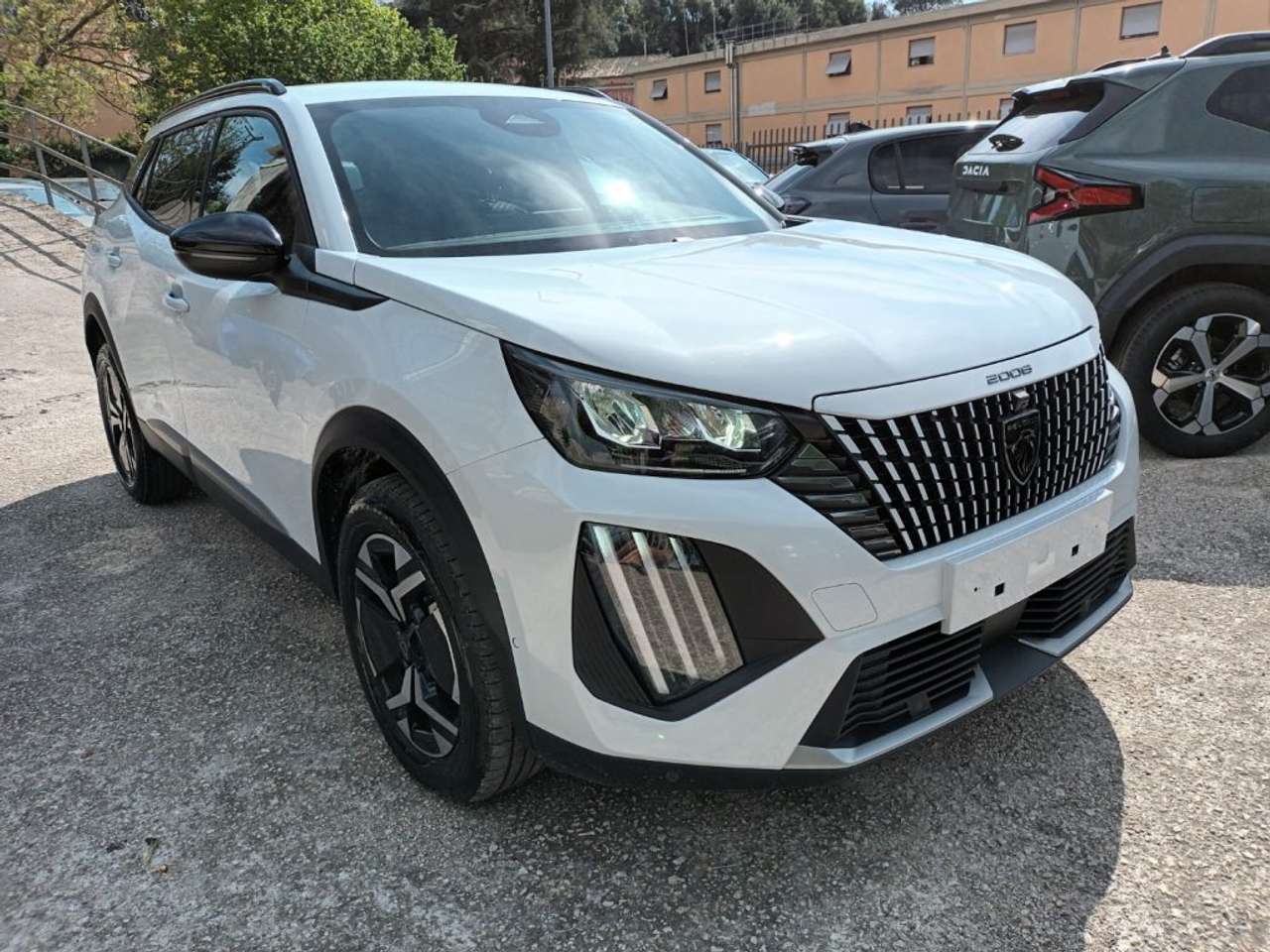 Peugeot 2008 1200 PURETECH ALLURE 100CV NAV CARPLAY CAM PAN"17