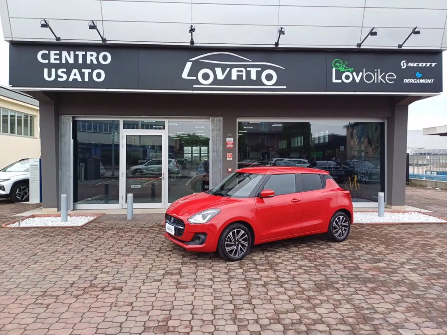 Suzuki Swift 1.2 Hybrid Top Rouge - 1