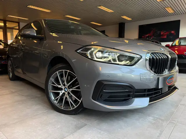 BMW 1 Series view 4