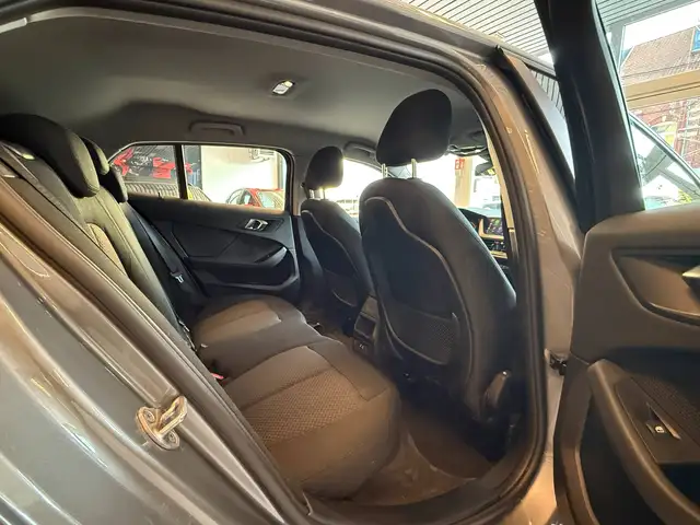 BMW 1 Series view 12