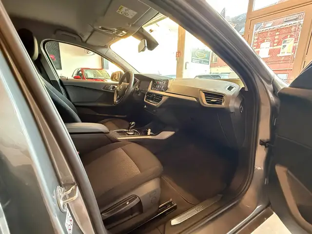 BMW 1 Series view 11