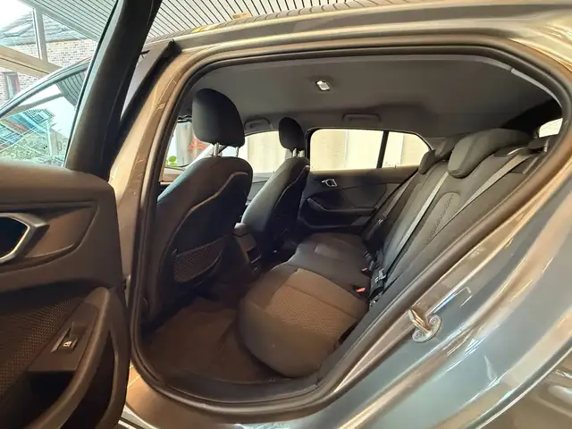 BMW 1 Series view 14