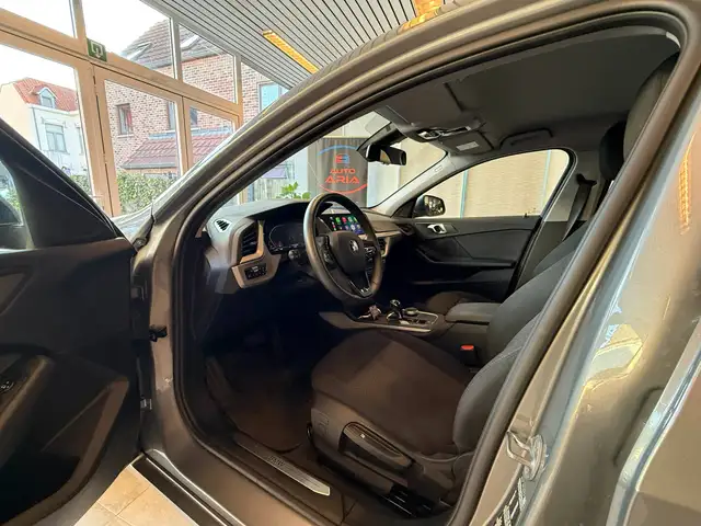 BMW 1 Series view 13