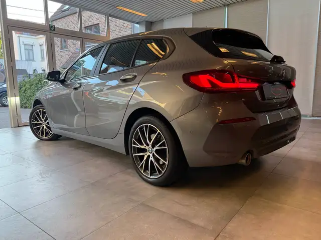 BMW 1 Series view 10
