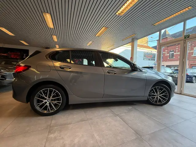 BMW 1 Series view 10