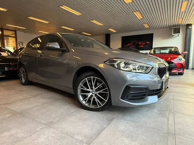 BMW 1 Series view 5