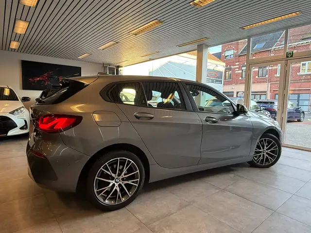 BMW 1 Series view 15