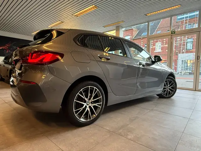BMW 1 Series view 13