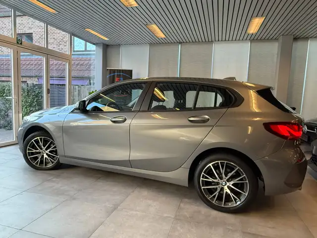 BMW 1 Series view 9