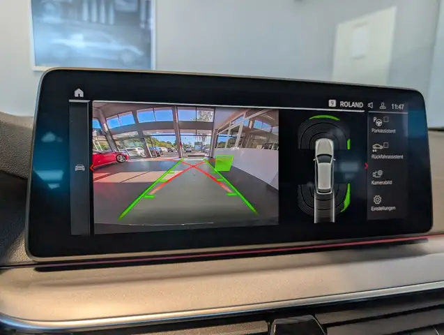 BMW 5 Series view 13