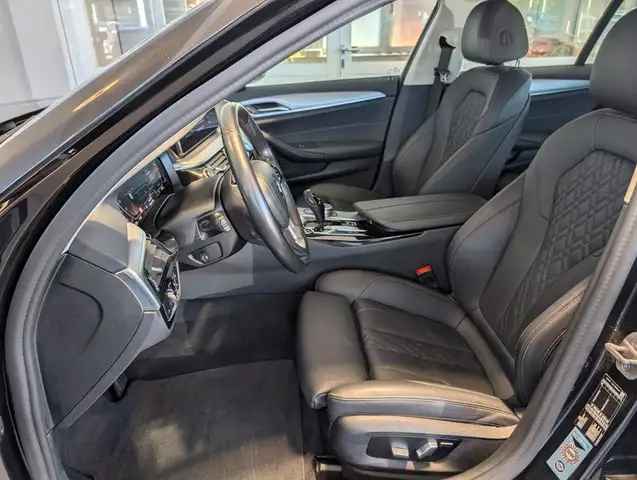 BMW 5 Series view 6