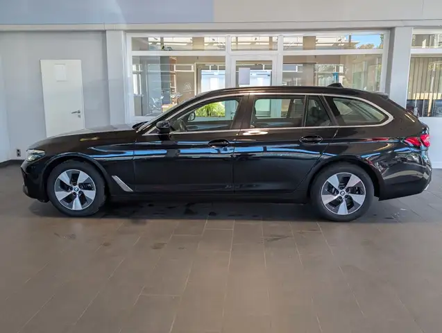 BMW 5 Series view 5
