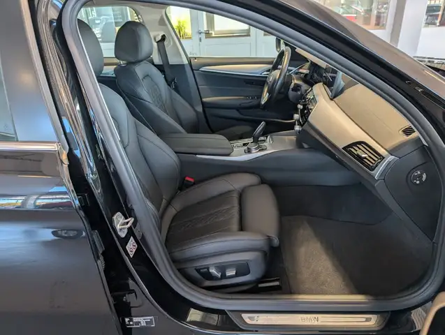 BMW 5 Series view 3