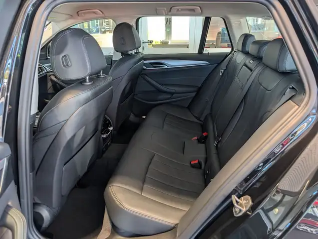 BMW 5 Series view 7