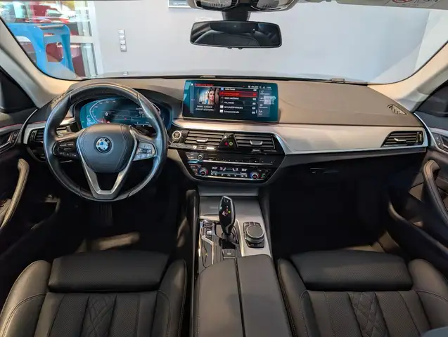 BMW 5 Series view 12