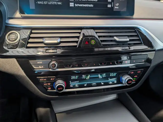 BMW 5 Series view 15