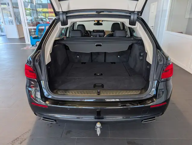 BMW 5 Series view 11