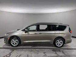 Chrysler Pacifica photo Chrysler Pacifica