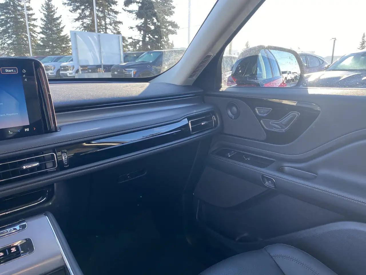 Lincoln Aviator снимка Lincoln Aviator
