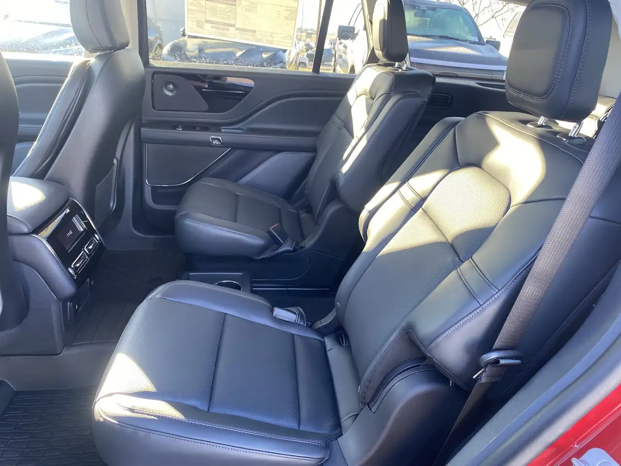 Lincoln Aviator снимка Lincoln Aviator