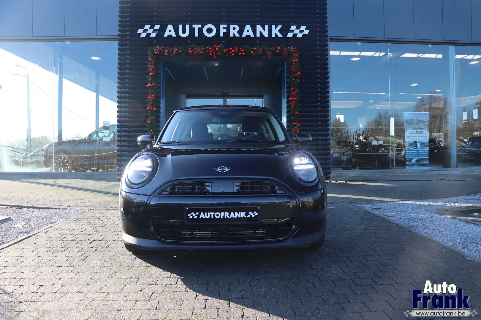 MINI Cooper C 3D / ESSENTIAL / AUT / NAVI / CAM / VERW ZETLS Zwart - 2