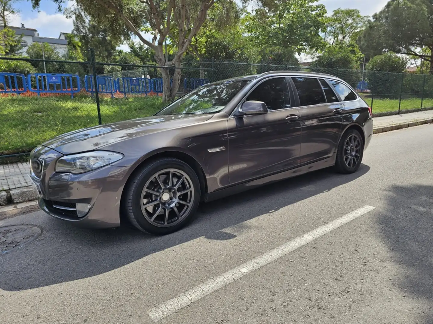 BMW 528 528iA Touring xDrive Marrón - 1