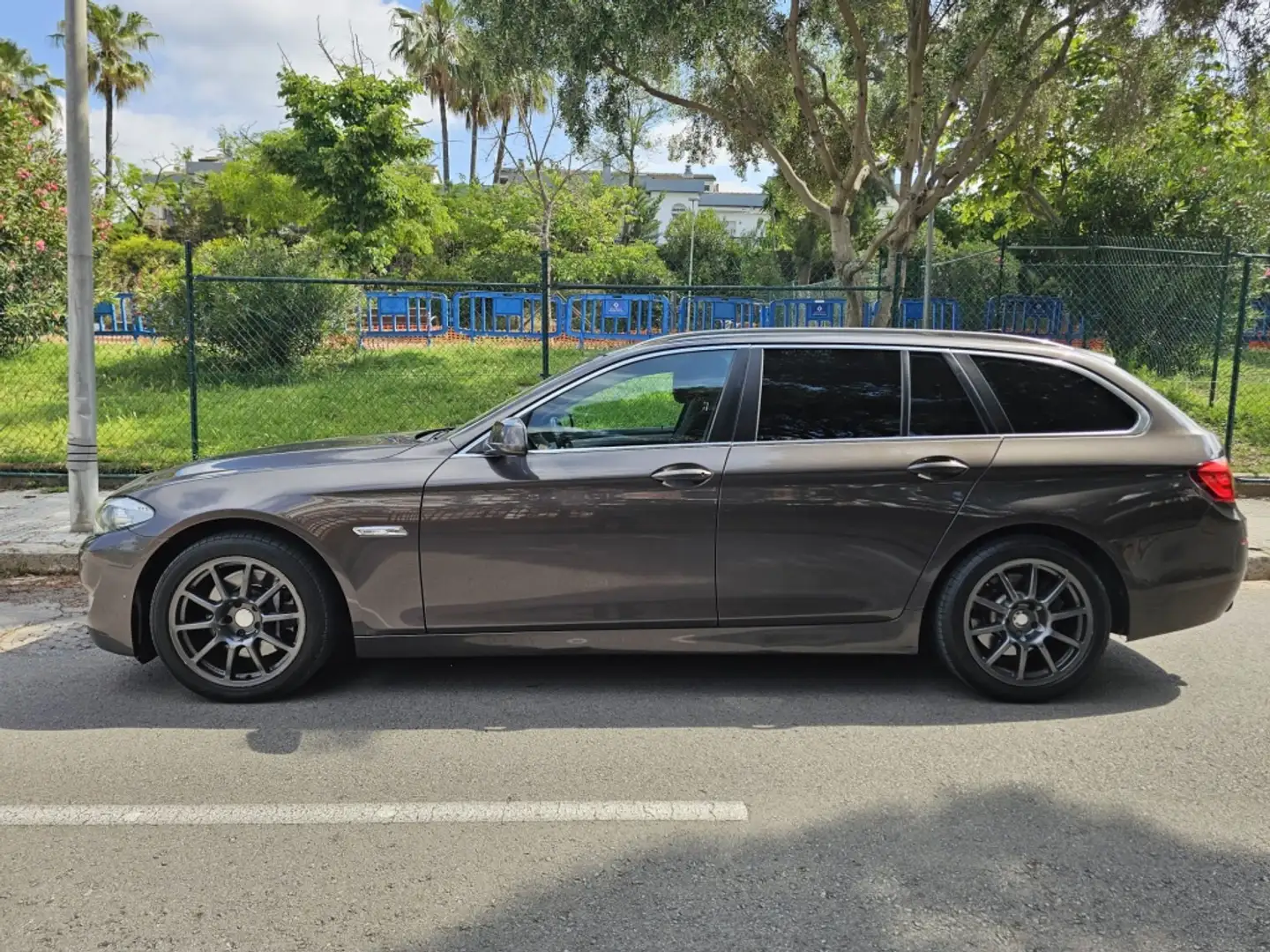 BMW 528 528iA Touring xDrive Marrón - 2