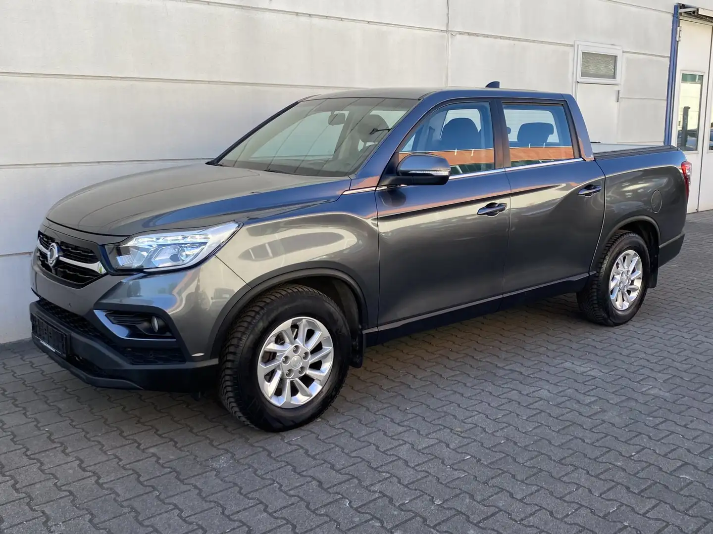 SsangYong Musso 2.2 E-XDI 4WD MT Quartz Nav RKam AHK Rollo Gris - 2