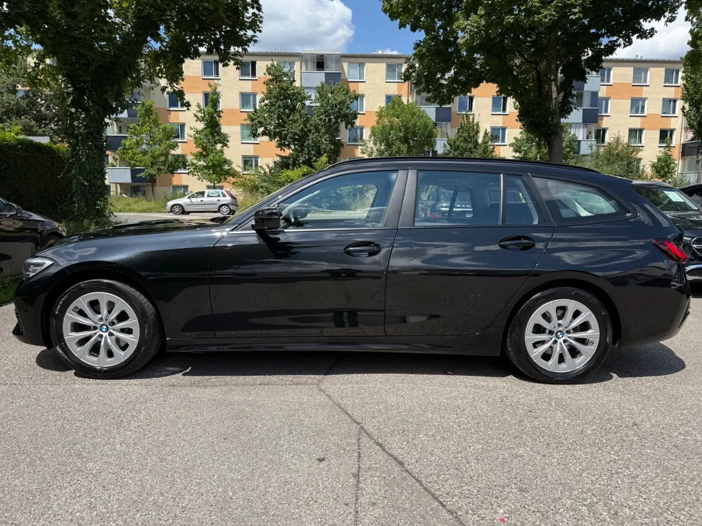 BMW 320 d Touring Advant AUT~PDC~LiveCokpit~LED~AHK Negro - 2