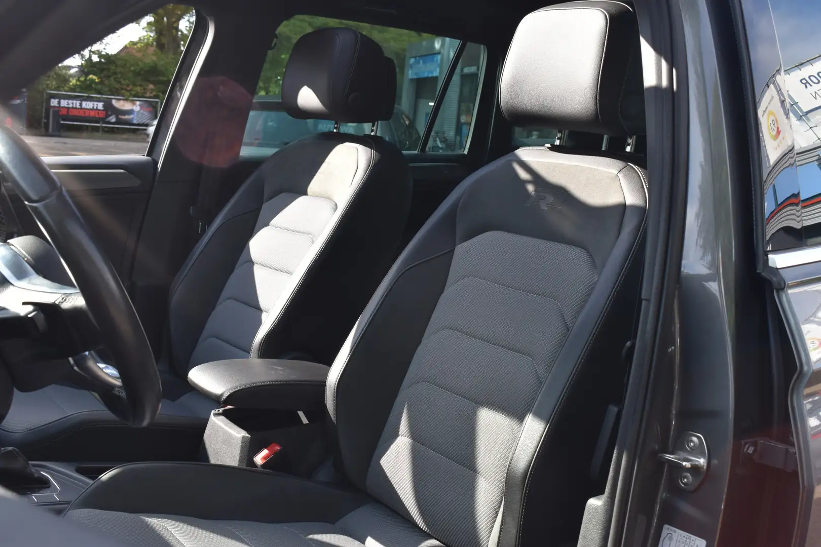 Volkswagen Tiguan 1.4 TSI ACT Comfortline Business R-Line | Rondomzi Gris - 2