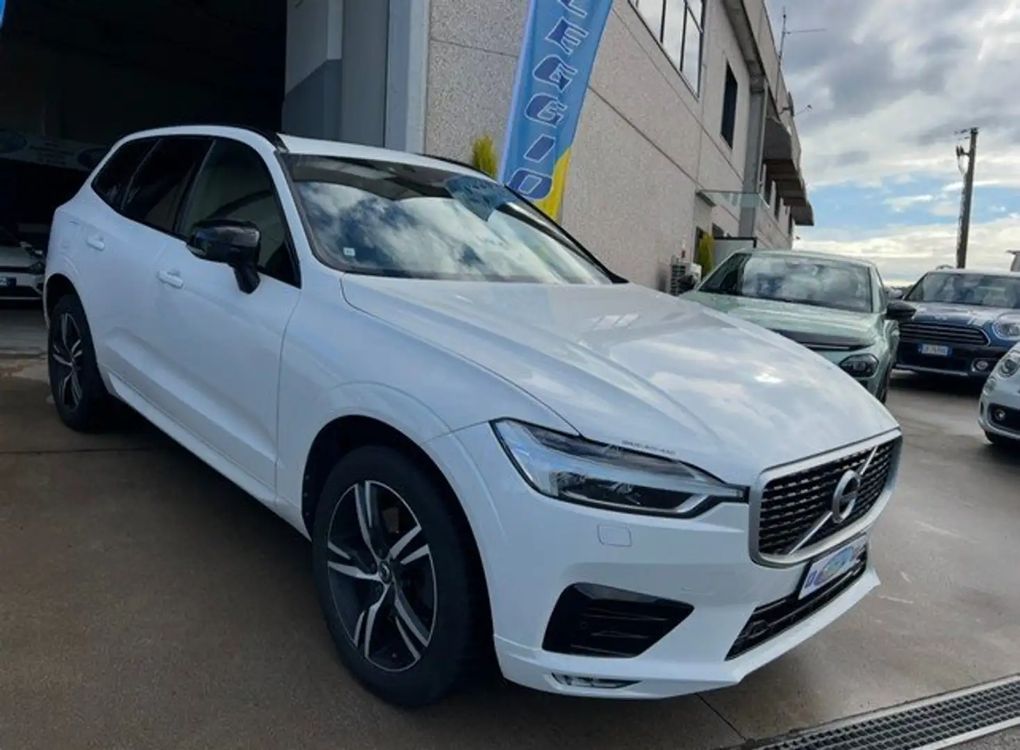 Volvo XC60 XC60 II 2018 2.0 b4 R-design awd auto my20 Blanc - 1