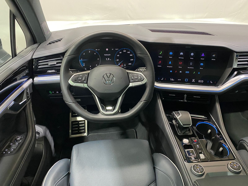 Volkswagen Touareg R-Line Black Style | PANO MATRIX AHK NAV — photo 6