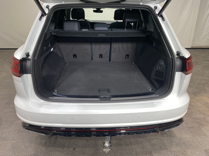 Volkswagen Touareg R-Line Black Style | PANO MATRIX AHK NAV — photo 14