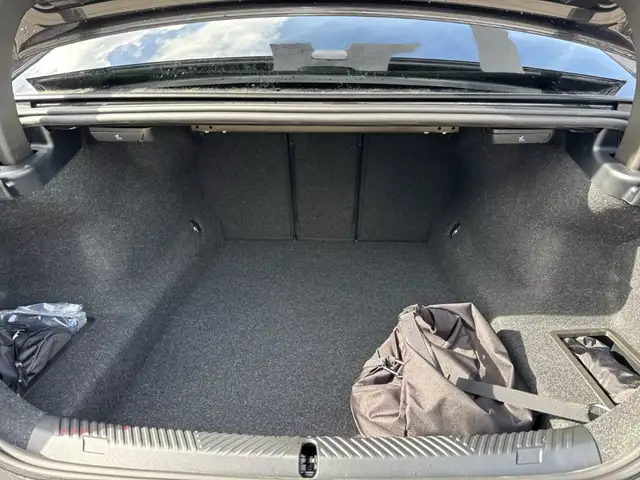 BMW 5 Series view 15