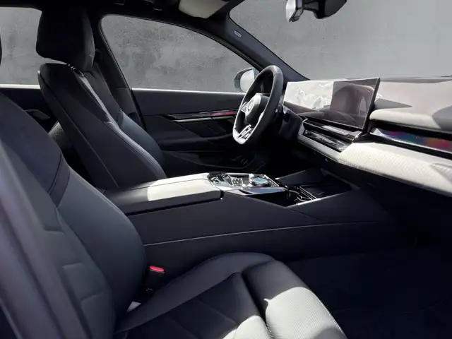 BMW 5 Series view 11