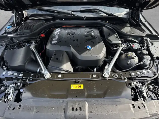 BMW 5 Series view 14
