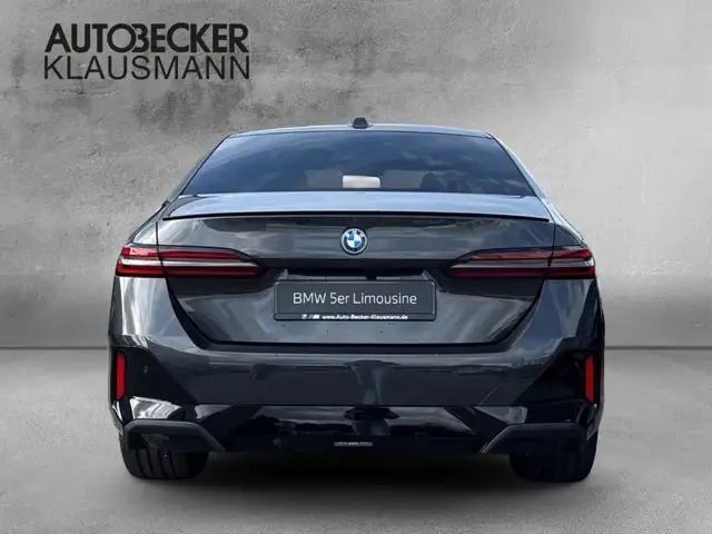 BMW 5 Series view 6