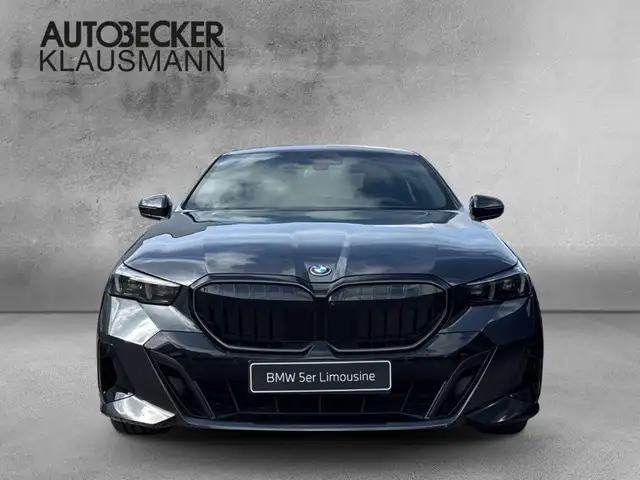 BMW 5 Series view 5