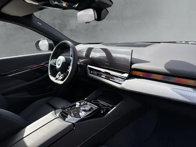 BMW 5 Series view 12