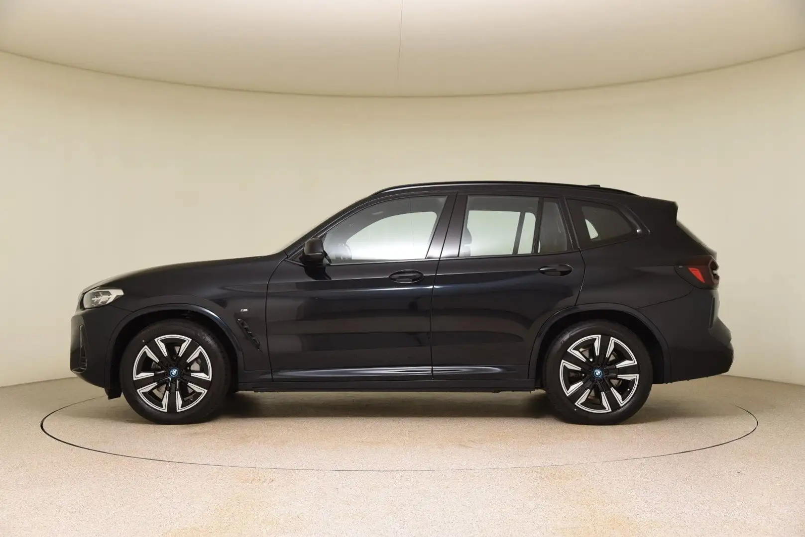 BMW iX3 Inspiring DrivingAssProf ACC Pano WLAN Navi Black - 2
