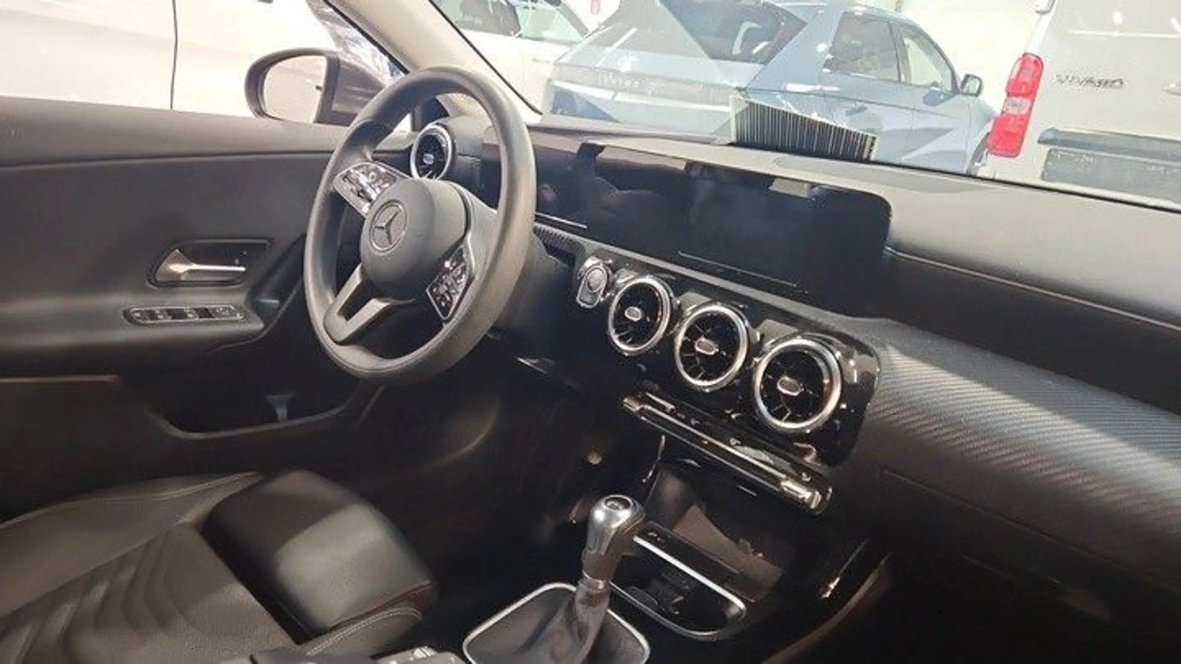 Mercedes-Benz A 180 Schalter WIDE*LED*CARPLAY*T-LEDER*PARK-ASI — photo 6