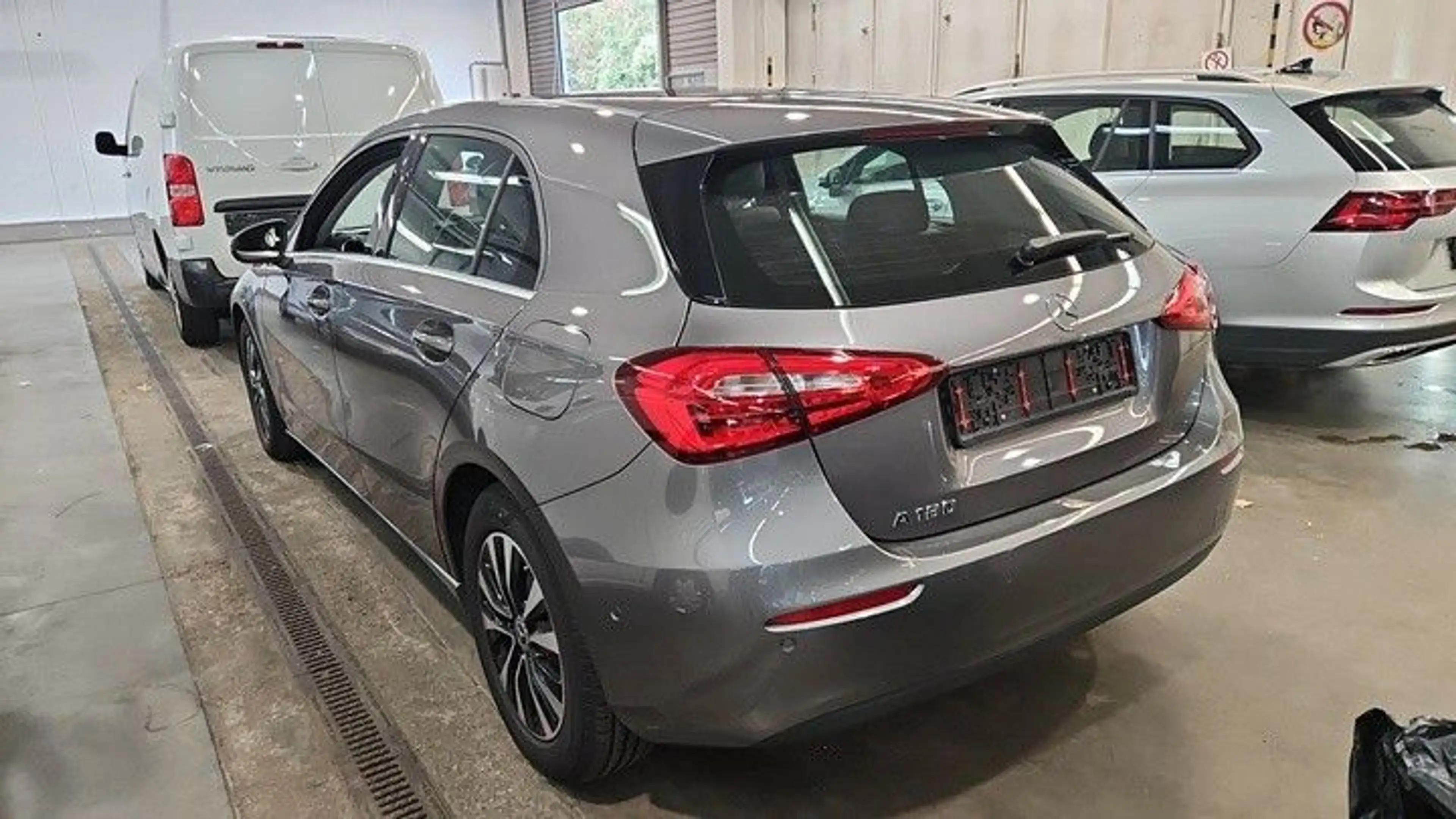 Mercedes-Benz A 180 Schalter WIDE*LED*CARPLAY*T-LEDER*PARK-ASI — photo 4