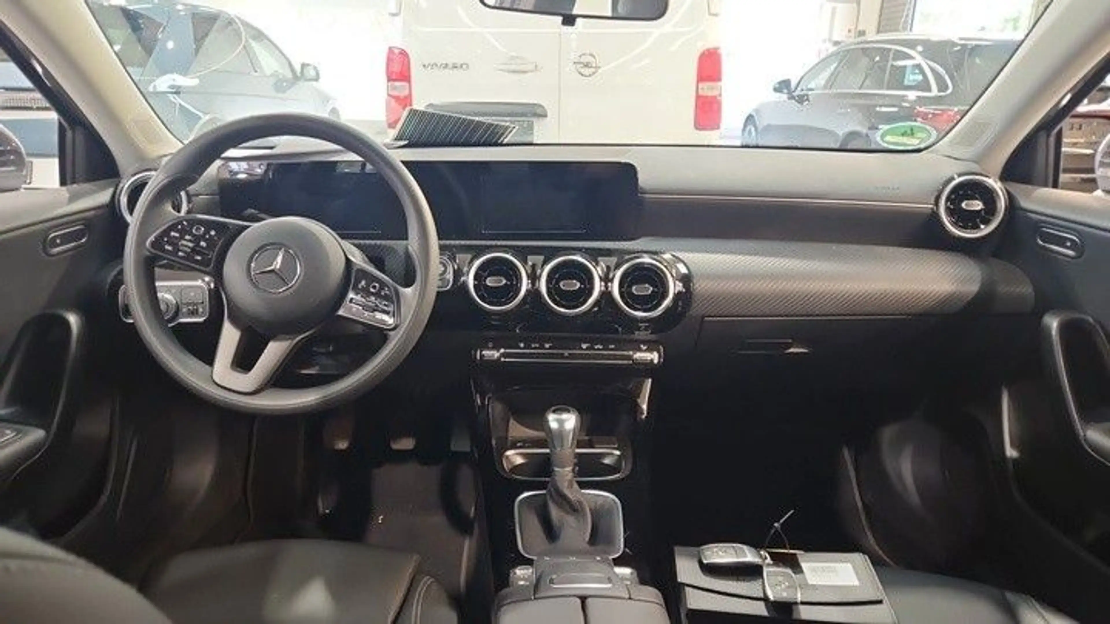 Mercedes-Benz A 180 Schalter WIDE*LED*CARPLAY*T-LEDER*PARK-ASI — photo 5