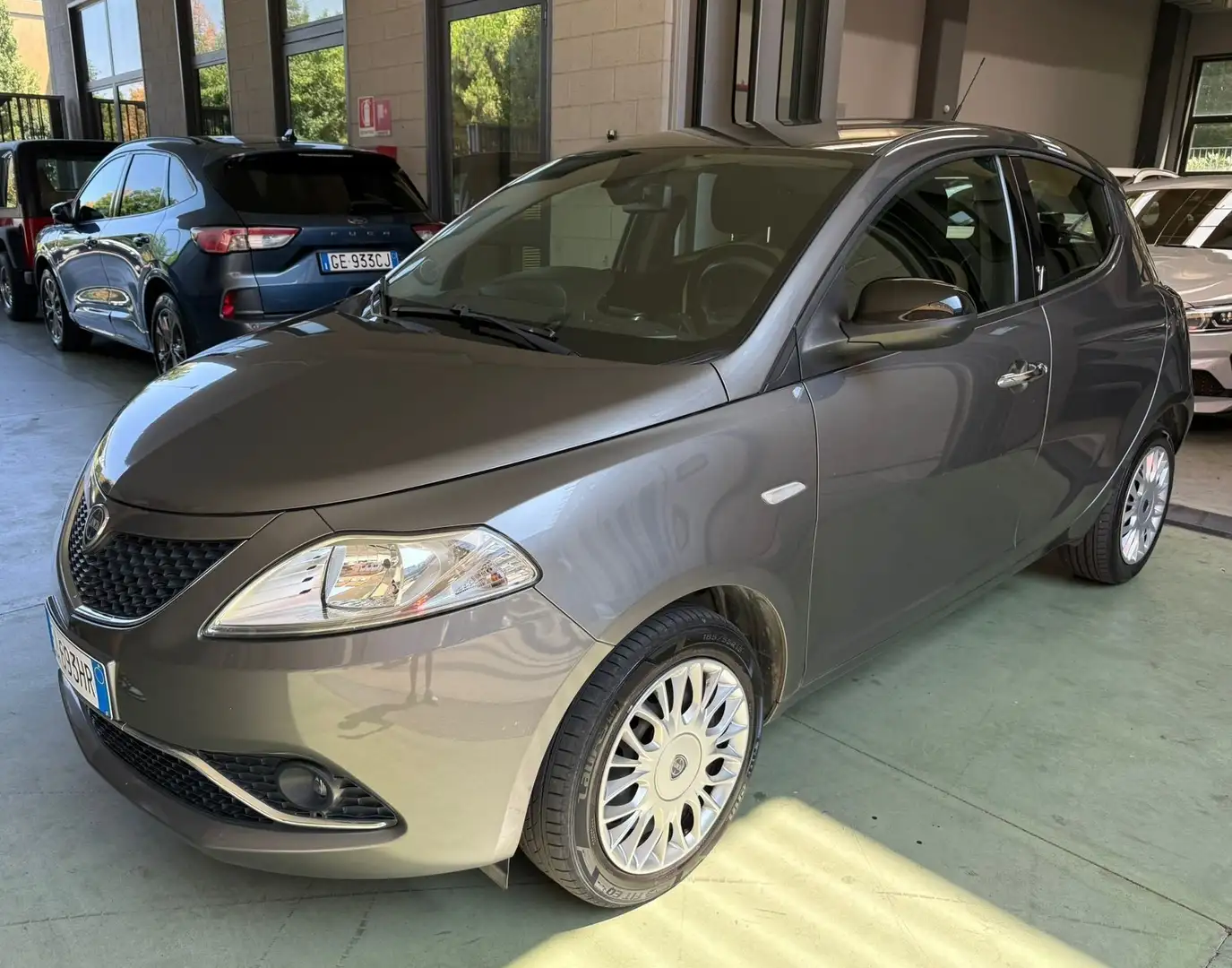 Lancia Ypsilon 1.2 Gold 69cv my16 unico proprietario Grigio - 1